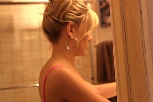 Julieann在线观看正片 Porn