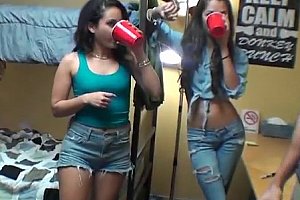 Lesbian massagi丝袜 Porn
